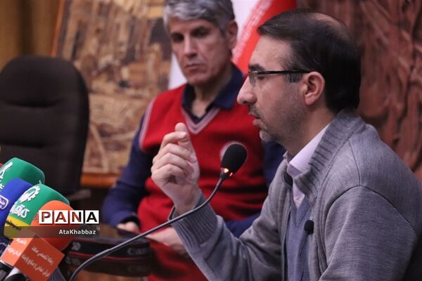 نشست خبری روح الله رشیدی با رسانه‌های تبریز
