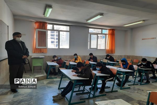 امتحانات حضوری  زیر سایه سنگین  کرونا در رودهن