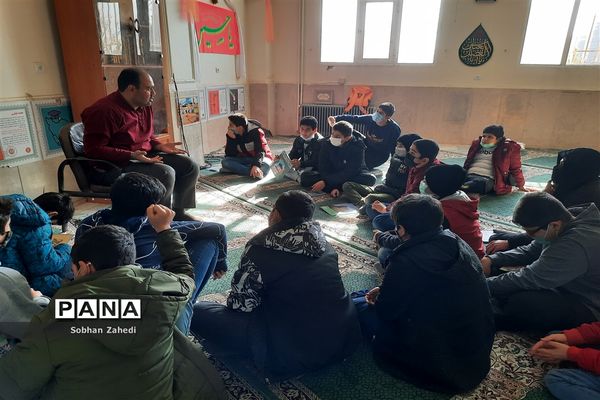 امتحانات حضوری  زیر سایه سنگین  کرونا در رودهن