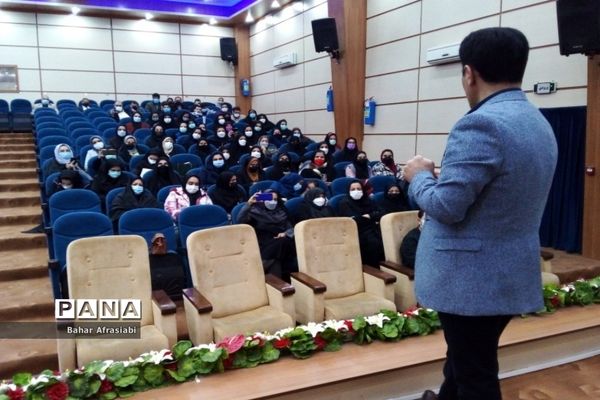 جلسه شورای آموزگاران آموزش مهارت‌های خود مراقبتی در رباط کریم