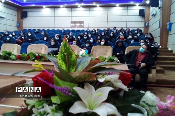 جلسه شورای آموزگاران آموزش مهارت‌های خود مراقبتی در رباط کریم