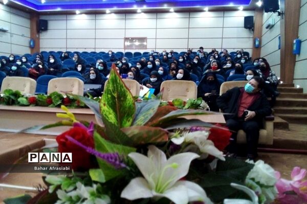 جلسه شورای آموزگاران آموزش مهارت‌های خود مراقبتی در رباط کریم