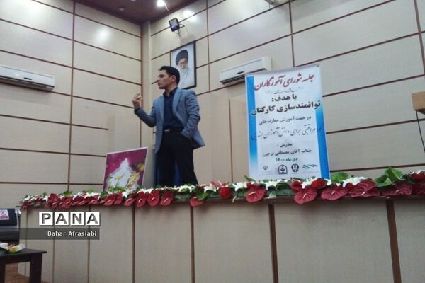 جلسه شورای آموزگاران آموزش مهارت‌های خود مراقبتی در رباط کریم