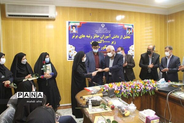 تجلیل از دانش‌آموزان بهبهانی حائز رتبه‌های زیر هزار کشوری در کنکور 1400