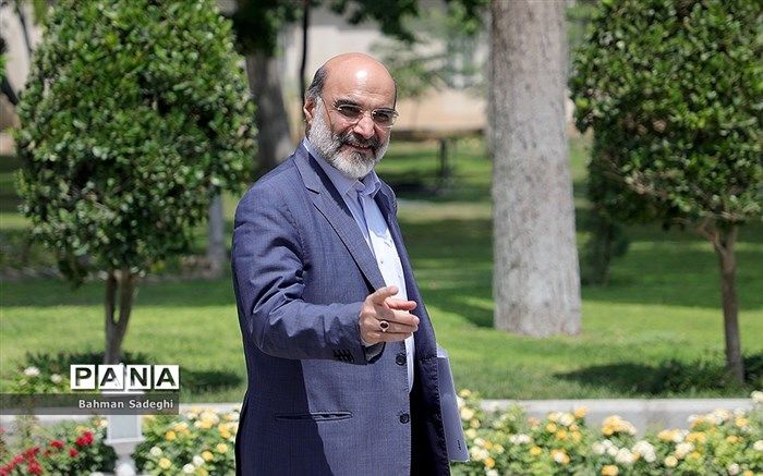 علی عسکری استعفایش را تکذیب کرد