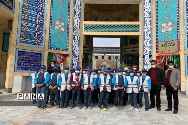 مراسم یادواره شهدا و طرح لاله‌های روشن دبستان شاهد ابرکوه
