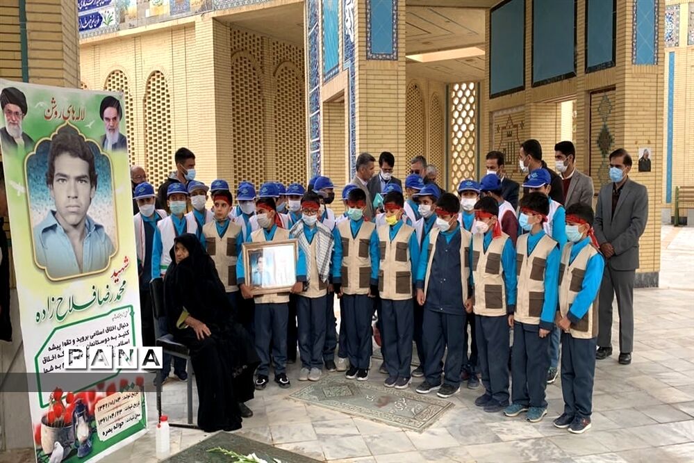 مراسم یادواره شهدا و طرح لاله‌های روشن دبستان شاهد ابرکوه