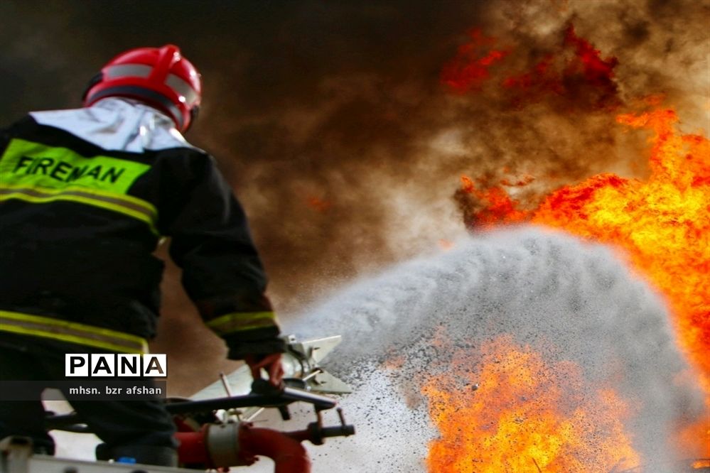 آتش سوزی درشهرک صنعتی اشتهارد