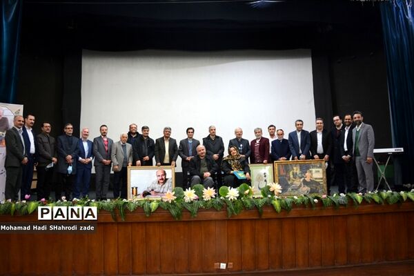 مراسم تجلیل از هنرمند پیشکسوت علیرضا قزی در ناحیه یک آموزش و پرورش خراسان رضوی