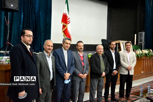 مراسم تجلیل از هنرمند پیشکسوت علیرضا قزی در ناحیه یک آموزش و پرورش خراسان رضوی