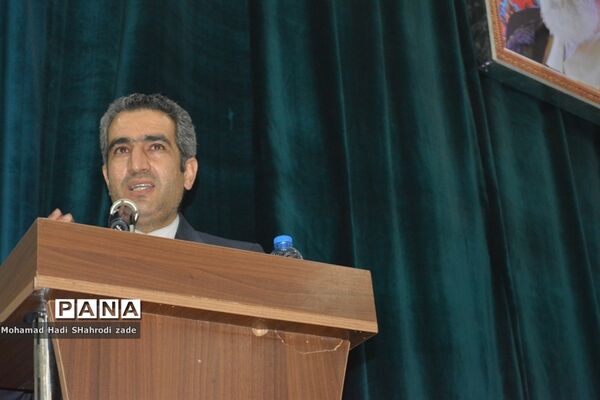 مراسم تجلیل از هنرمند پیشکسوت علیرضا قزی در ناحیه یک آموزش و پرورش خراسان رضوی