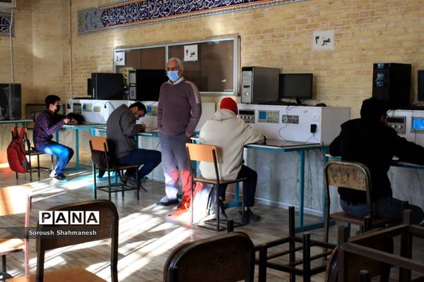 برگزاری امتحانات عملی رشته الکترونیک هنرستان فنی و حرفه‌ای معلم در شیراز