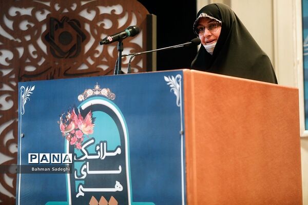 آیین تجلیل از مادران و همسران شهید
