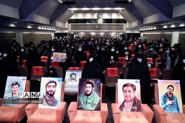 آیین تجلیل از مادران و همسران شهید