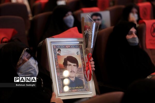 آیین تجلیل از مادران و همسران شهید