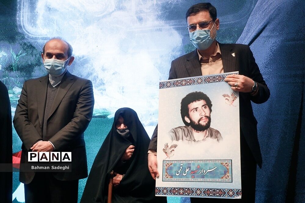 آیین تجلیل از مادران و همسران شهید