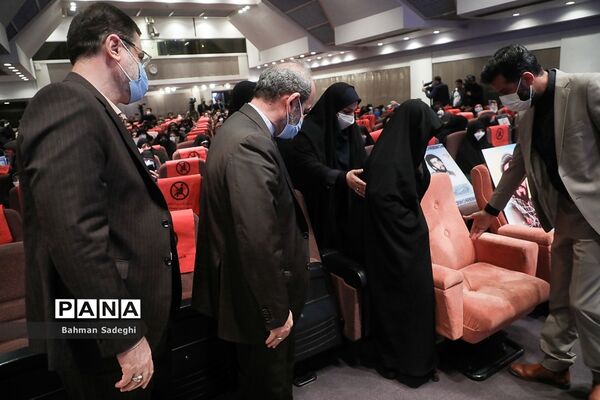 آیین تجلیل از مادران و همسران شهید