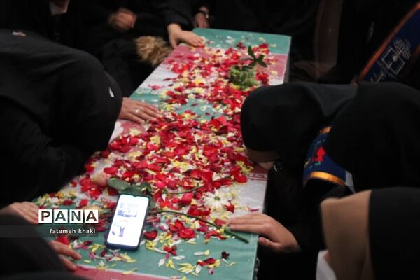 مراسم تکریم از مادران شهدا و وداع با پیکر شهید گمنام