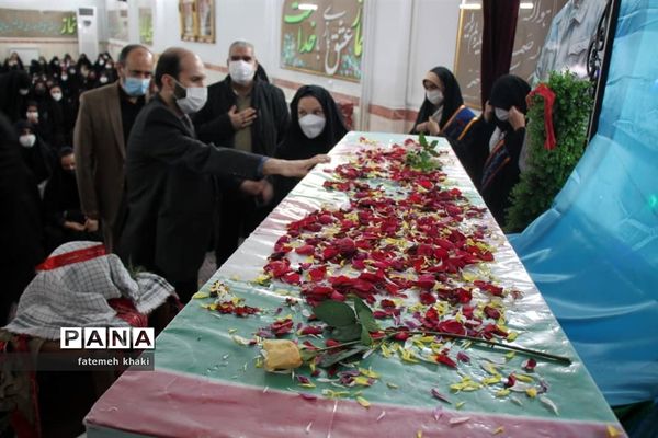 مراسم تکریم از مادران شهدا و وداع با پیکر شهید گمنام
