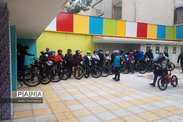 سفیران سلامت دبستان محراب منطقه ۱۴ در آستانه روز هوای پاک