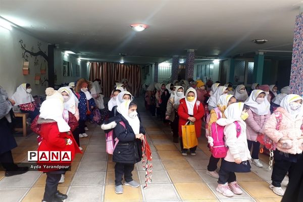 سفیران سلامت دبستان محراب منطقه ۱۴ در آستانه روز هوای پاک