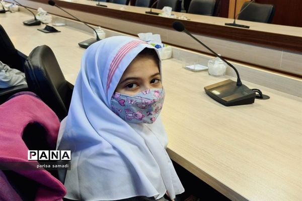 تقدیر از دانش‌آموزان  منتخب منطقه ۱۳ در تولید محتوای دهه بصیرت