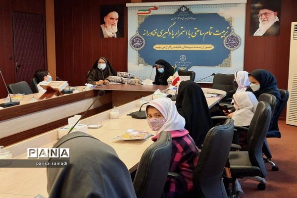 تقدیر از دانش‌آموزان  منتخب منطقه ۱۳ در تولید محتوای دهه بصیرت