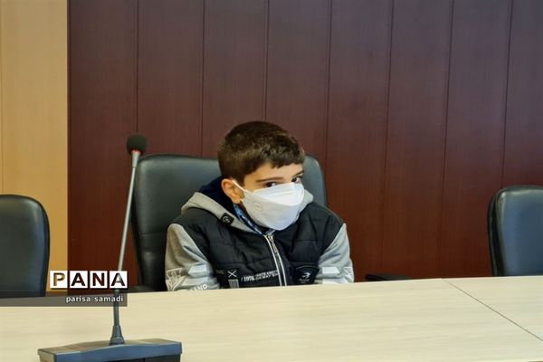 تقدیر از دانش‌آموزان  منتخب منطقه ۱۳ در تولید محتوای دهه بصیرت