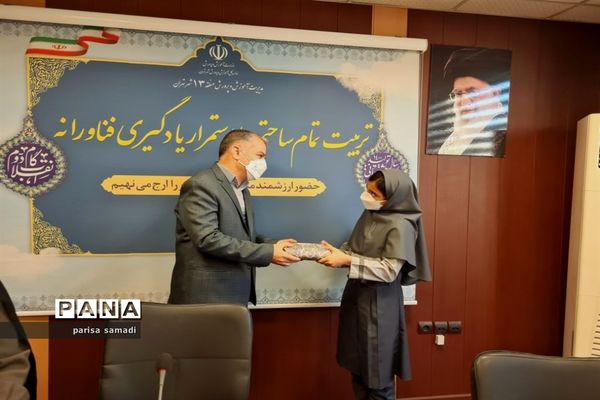 تقدیر از دانش‌آموزان  منتخب منطقه ۱۳ در تولید محتوای دهه بصیرت