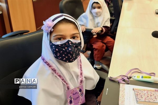 تقدیر از دانش‌آموزان  منتخب منطقه ۱۳ در تولید محتوای دهه بصیرت