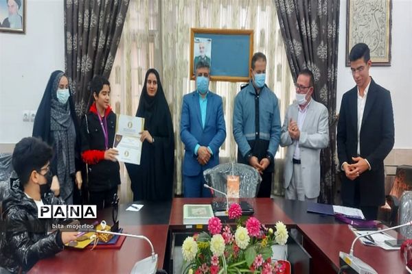 تقدیر از برگزیدگان مسابقات خلاقیت‌های علمی و پژوهشی در گلوگاه