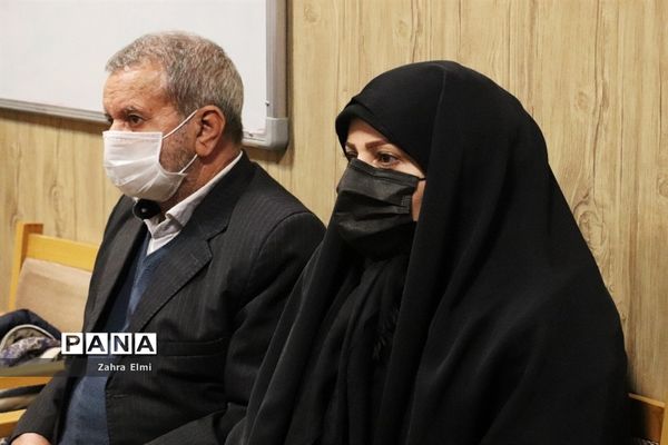 آیین معرفی و رونمایی  از کتاب آموزش اخلاق حرفه‌ای و رمز موفقیت درقرائت قرآن کریم