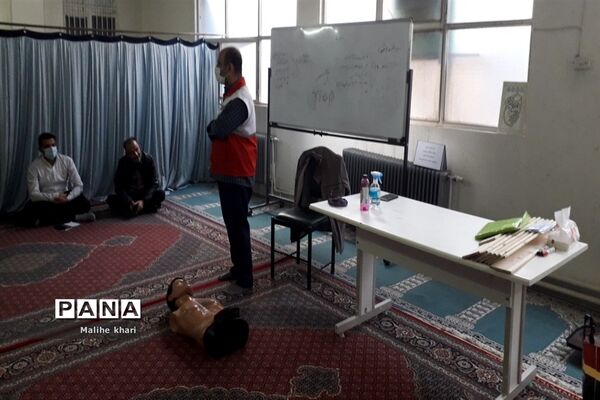 برگزاری دوره آموزشی امداد و کمک‌های اولیه در جوادآباد