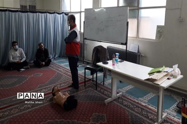 برگزاری دوره آموزشی امداد و کمک‌های اولیه در جوادآباد