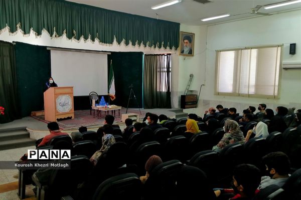 آماده‌سازی دانش‌آموزان منتخب المپیاد رویش برای مرحله استانی در شهرستان کازرون