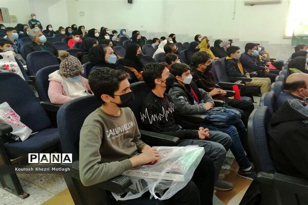 آماده‌سازی دانش‌آموزان منتخب المپیاد رویش برای مرحله استانی در شهرستان کازرون