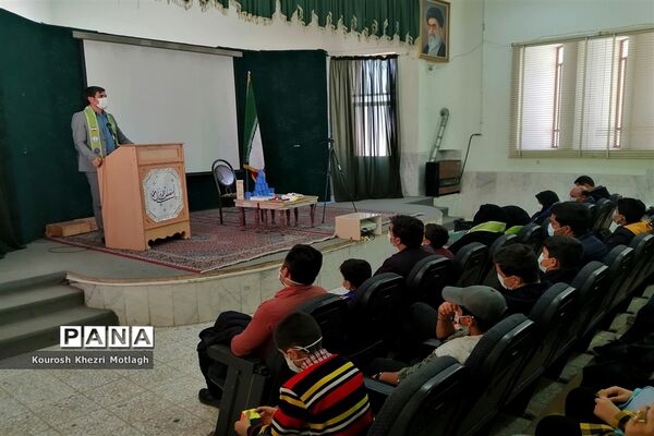 آماده‌سازی دانش‌آموزان منتخب المپیاد رویش برای مرحله استانی در شهرستان کازرون