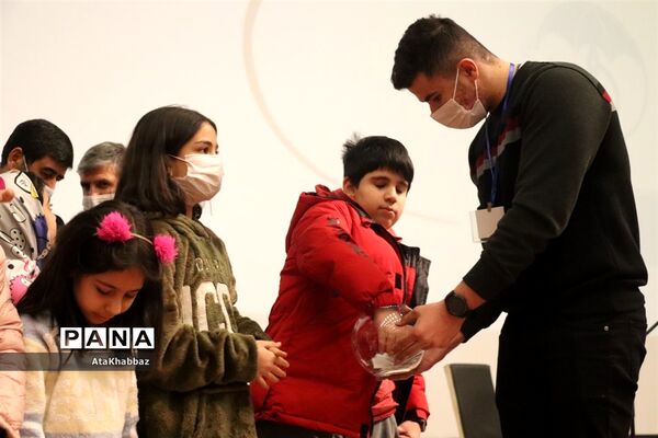 اولین جشنواره 18به همراه تجلیل از مادران شهدا و مدافعان سلامت