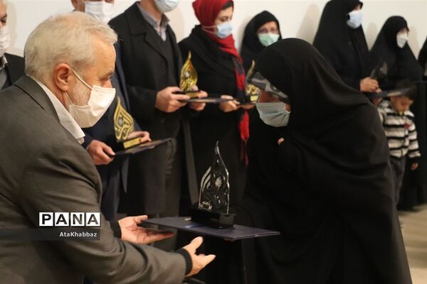اولین جشنواره 18به همراه تجلیل از مادران شهدا و مدافعان سلامت