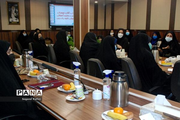 تجلیل از بانوان در اداره آموزش‌و‌پرورش ناحیه یک شهرری