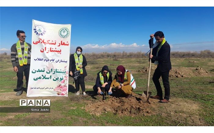 کاشت نهال  به مناسبت گرامیداشت هوای پاک درشهرستان  گتوند
