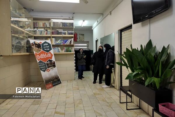 روز پایانی امتحانات نیم سال اول در دبیرستان دکتر ترابی منطقه 10