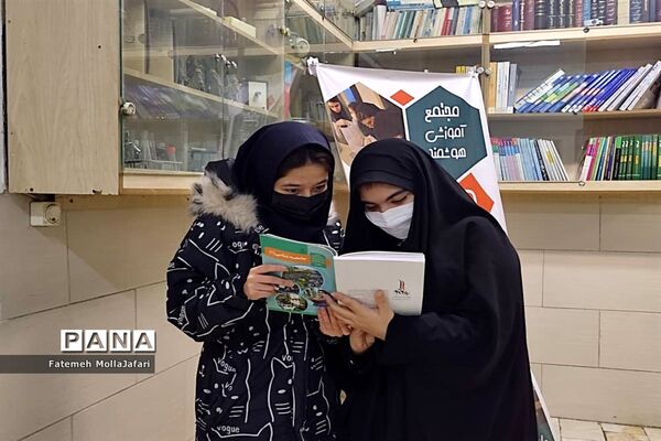 روز پایانی امتحانات نیم سال اول در دبیرستان دکتر ترابی منطقه 10