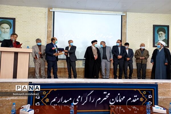 آیین تکریم و معارفه روسای سابق و جدید اداره آموزش و پرورش شهرستان نی ریز