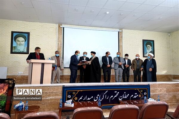 آیین تکریم و معارفه روسای سابق و جدید اداره آموزش و پرورش شهرستان نی ریز
