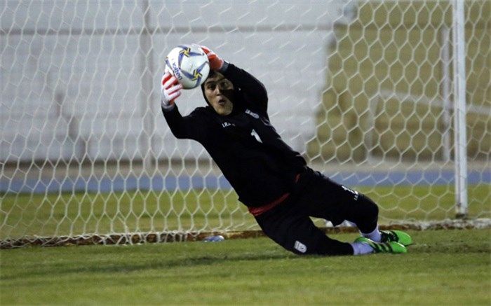 زهره کودایی کارمند بیمارستان چشم‌پزشکی شد