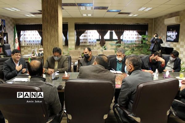 نشست هم‌اندیشی کمیته دانش‌آموزی و فرهنگیان ستاد دهه فجر استان فارس