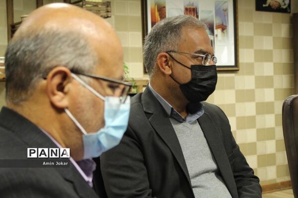 نشست هم‌اندیشی کمیته دانش‌آموزی و فرهنگیان ستاد دهه فجر استان فارس