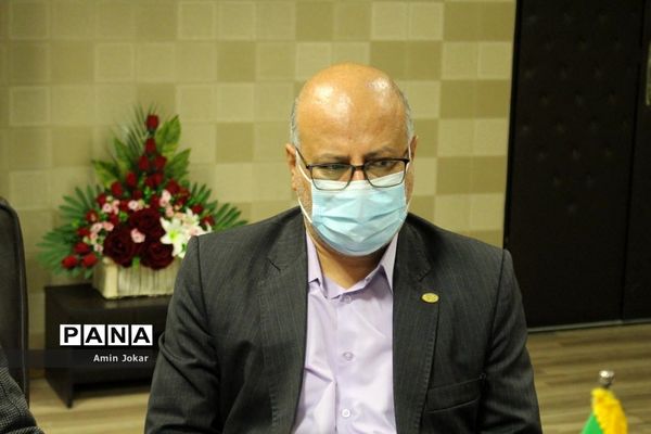 نشست هم‌اندیشی کمیته دانش‌آموزی و فرهنگیان ستاد دهه فجر استان فارس