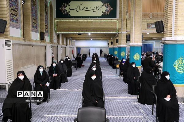 دیدار جمعی از مداحان اهل بیت(ع) با مقام معظم رهبری